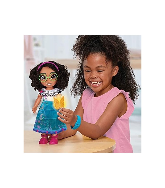 Boneca Disney Encanto Mirabel com recurso de canto e borboleta mágica